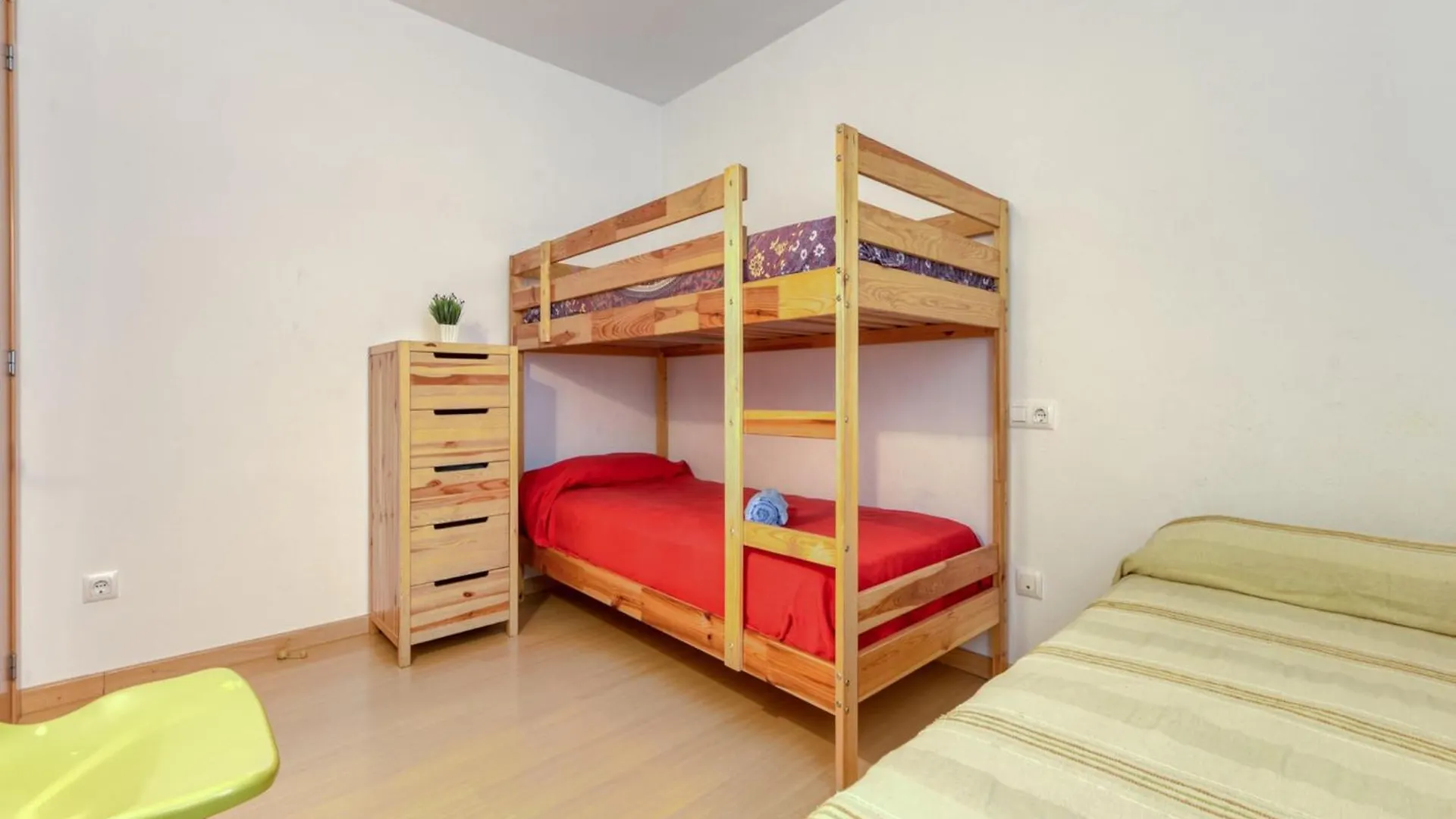 אמפוריבראבה Lush Apartment In Costa Brava ספרד